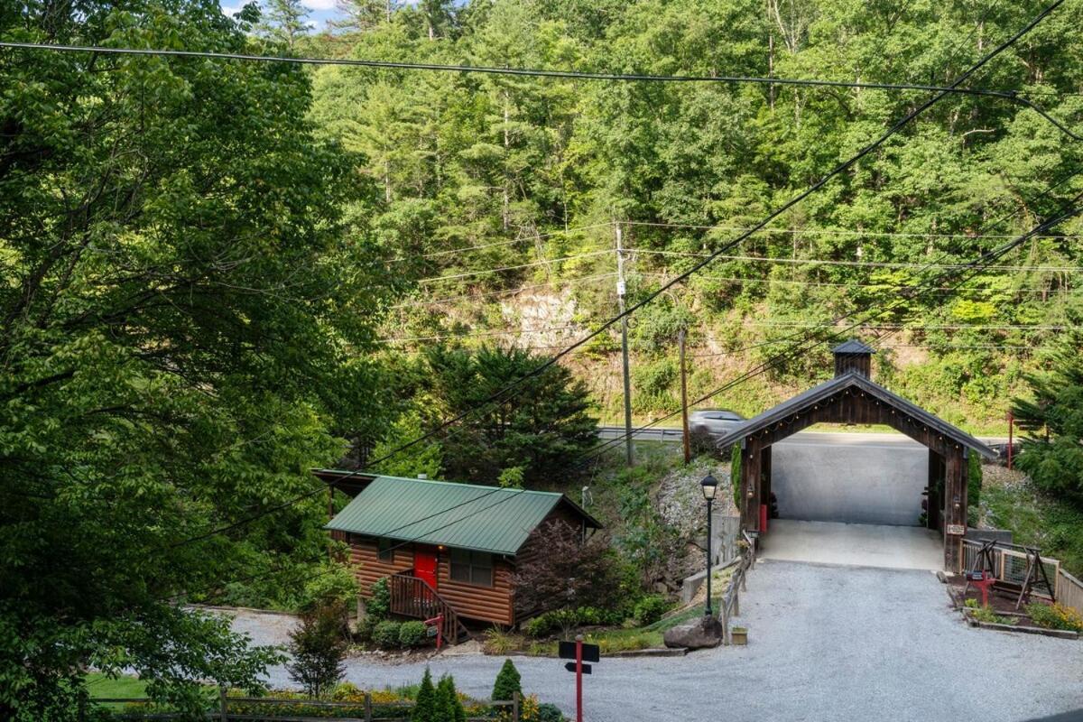 Cabin 5 Studio Cabin With Hot Tub, Water View And Fire Pit Villa Sevierville Exterior foto