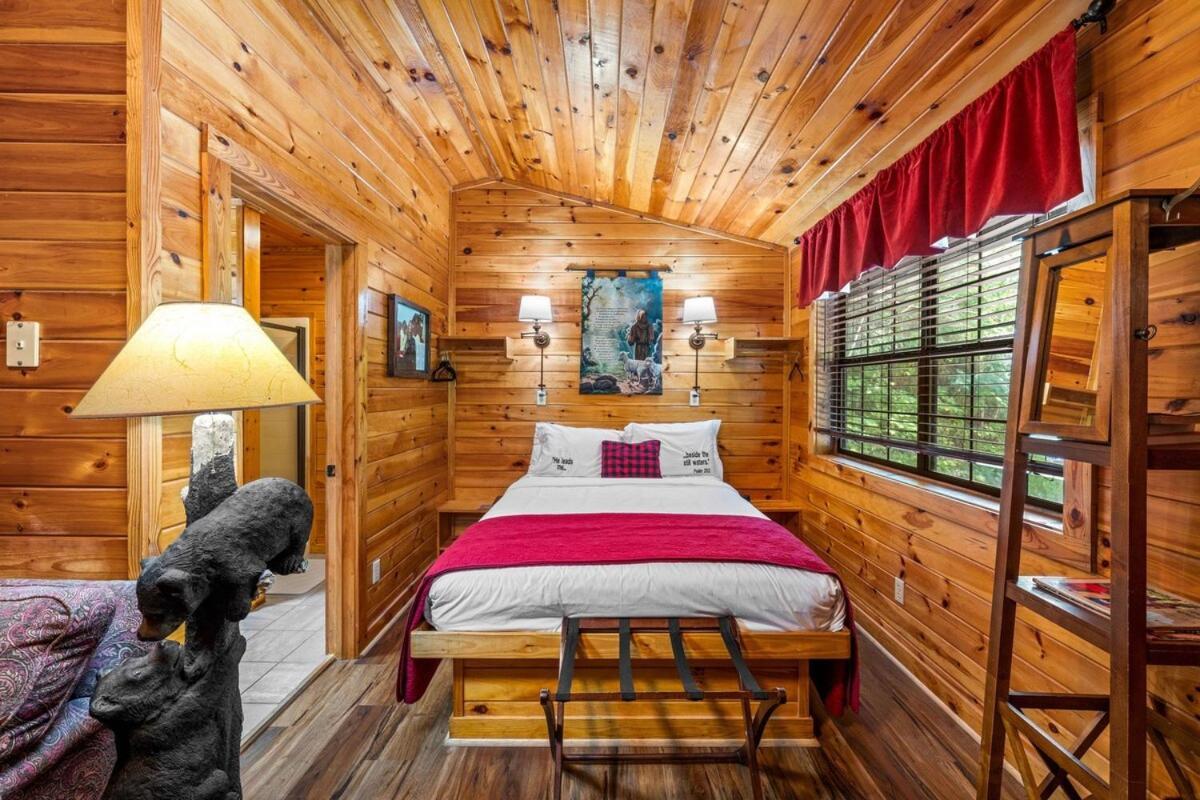 Cabin 5 Studio Cabin With Hot Tub, Water View And Fire Pit Villa Sevierville Exterior foto