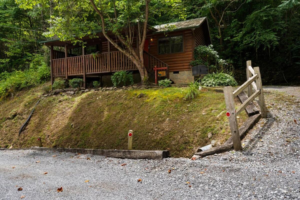 Cabin 5 Studio Cabin With Hot Tub, Water View And Fire Pit Villa Sevierville Exterior foto