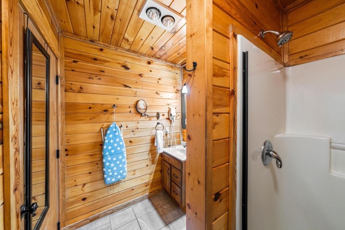 Cabin 5 Studio Cabin With Hot Tub, Water View And Fire Pit Villa Sevierville Exterior foto